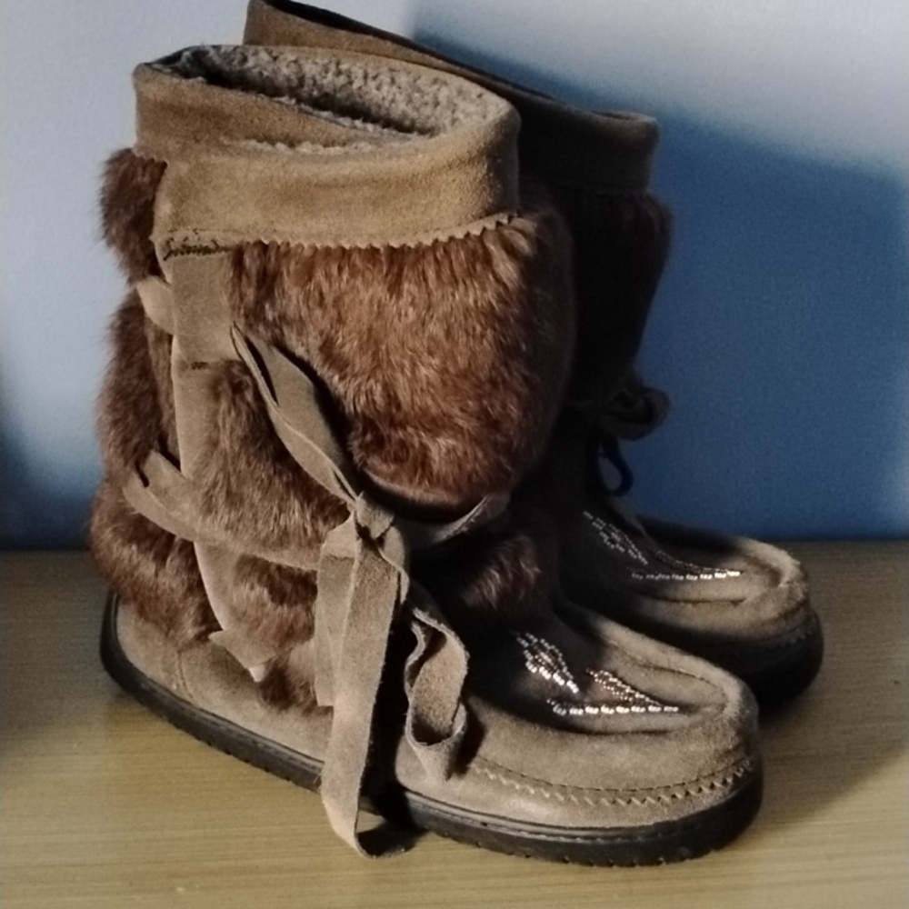 New Manitobah Mukluks Moss Green Suede And Fur Beaded Boots 37 - Picture 2 of 5
